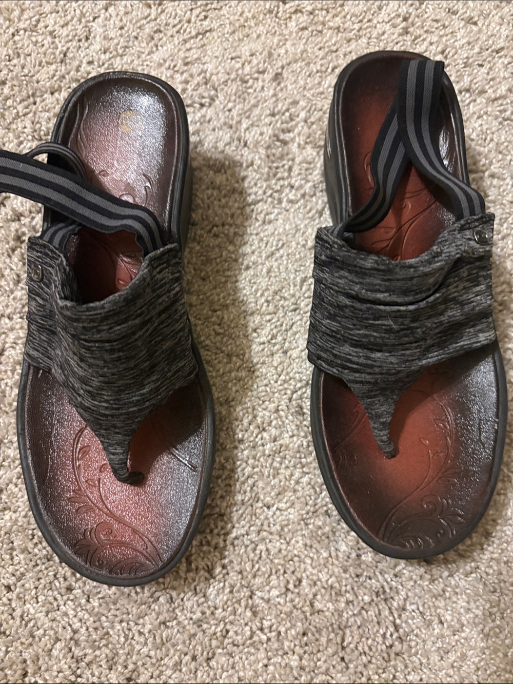 Women's gray Footbed Thong Sandals with Heel Strap